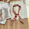 Bufanda de Cuadros Fresca y Sencilla Estilo Coreano con un Toque Juvenil, Moderna y Casual para Salidas, Bufanda de Seda de Primavera, Accesorio de Cuello Delgado y Artístico