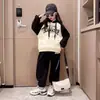 Conjunto de Moletom Moda Feminina Outono 2024 Novo Estilo Ocidental Primavera e Outono Crianças Médias e Grandes Lazer Esporte Conjunto de Duas Peças