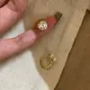 Pendientes Sencillos Ovalados de Zirconia Bañados en Oro Real de 18 Quilates, Lujo Ligero y Sensación de Alta Gama, Pendientes Versátiles de Moda Coreana