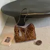 Bolso de mano único con estampado de leopardo para mujer, nueva colección de otoño 2026, estilo retro, gran capacidad, adecuado para ir al trabajo, se puede llevar como bolso de hombro o bolso cruzado