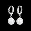 Moda Europa y Estados Unidos aretes de perla de concha de plata s925 aretes de temperamento simple de flor de coche aretes al por mayor