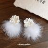 Pendientes de flor de bola de pelo con aguja de plata para mujer, pendientes de nicho francés que combinan con todo, pendientes elegantes de moda, ligeros, de lujo, de alta gama, para otoño e invierno.