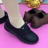 Zapatos de cuero para mujer sin cordones 2026 otoño zapatos de madre suela blanda cómodos antideslizantes casuales versátiles zapatos de una sola pieza para mediana edad y ancianos