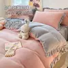 Juego de Ropa de Cama de Lujo de Terciopelo de Leche de Cuatro Piezas Invierno Espesado Felpa Funda Nórdica Terciopelo de Coral Sábana de Cama 2026 Nueva Ropa de Cama