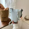 Bolsa Pequeña para Mujer de Marca Extranjera Súper Popular Modelo Nuevo 2026 Bolso para Teléfono de Nicho Bolso Cubo Bolso de Hombro Cruzado Versátil y Elegante