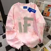 Moletom Tie-Dye Redondo com Estampa de Letras Design Americano Fino para Mulheres Outono e Inverno Rosa Estilo Casal Versátil