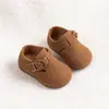 Sapatos infantis de couro camurça, estilo primavera e outono, sapatos para bebês aprenderem a andar, sapatos estilosos de princesa para crianças pequenas, sapatos para bebês com sola macia para caminhar