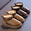 Botas de Neve de Couro Infantil 2026 Novas Botas de Inverno Meninas e Meninos Botas Curtas Acolchoadas com Pelúcia Sapatos de Algodão para Meninos Botas de Bebê
