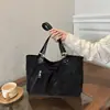 Bolso de Mujer Transfronterizo Gran Capacidad Bolso Tote Relajado 2026 Nuevo Simple Versátil para Viajar Bolso de Hombro Único para Debajo del Brazo Venta al por Mayor