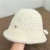 2026 Novo Chapéu de Pescador Estilo Doce com Fenda nas Costas e Amarração Frontal, Chapéu de Balde de Malha Grossa Quente para o Inverno, Chapéu de Balde que Afina o Rosto