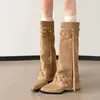 Botas largas para mujer, nuevo estilo 2026, punta fina blanca, tacón de cuña, suela gruesa, botas de montar, que aumentan la altura, botas largas, adelgazantes, versátiles y con diseño de volantes