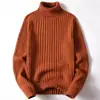 Suéter de invierno para hombre de cuello alto, moderno, corte ajustado, capa base engrosada, manga larga, color liso, suéter de punto trenzado para hombres jóvenes
