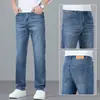 Jeans de Hombre de Color Claro Nuevos Hong Kong 2026, Estilo Primavera y Otoño, Corte Recto Delgado, Versión Coreana, Pantalones Casuales Versátiles Elásticos de Alta Gama
