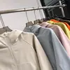 ¡La chaqueta softshell definitiva! ¡Cuenta con un forro de felpa cálida compuesta! Modelos de exportación para otoño e invierno para hombres y mujeres, chaqueta exterior cortavientos e impermeable con logo
