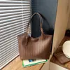 Bolsa Grande de Tecido Simples Feminina 2026 Novo Estilo Fashion Retrô Bolsa de Ombro Underarm Grande Capacidade para o Dia a Dia Bolsa de Ombro Único Tendência
