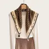 Pañuelo estilo vintage con estampado de anacardos para mujer, un accesorio chic y discreto que se puede usar en capas e incluso como cinturón para la cintura para crear un efecto adelgazante
