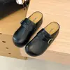 Sandalias de moda slip-on de cuero suave estilo Birkenstock con suela gruesa para otoño, nuevo calzado de exterior para mujer 2026, sandalias tipo pantufla cerrada