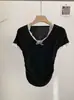Roupas Femininas Treze Linhas de Guangzhou Verão 2025 Novos Tops Decote V Renda Patchwork Laço Manga Curta Suéteres