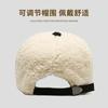 Gorra de béisbol cálida para hombre y mujer, sombrero de lana de cordero, gorra con visera pequeña de moda de terciopelo Teddy con letras de celebridad de Internet que combina con todo y hace que la cara se vea pequeña