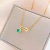 Collar Cruzado Europeo y Americano Pin de Amor Collar Cadena de Clavícula de Acero de Titanio Distintivo de Lujo Ligero para Mujer Estilo Ins Sentido Avanzado Nicho