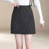 Falda corta de lana a cuadros estilo coreano para mujer petite, nueva moda otoño 2026, elegante, versátil y moderna, falda de tubo ajustada