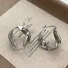 Pendientes Geométricos de Personalidad Versátiles con Diseño de Nicho de Alta Venta en Comercio Electrónico Transfronterizo con un Toque de Lujo Ligero y Accesorios de Oreja Retorcidos de Alta Gama