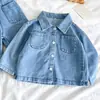Conjunto Jeans Macio Infantil Primavera e Outono Meninos e Meninas Jaqueta Estilosa com Gola Reversível e Calça Conjunto de Duas Peças Estilo Coreano Casual Roupa de Outono