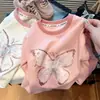 Camiseta Nueva de Primavera para Bebé Niña de Algodón Puro con Mangas Largas, Estilo Pintura al Óleo de Mariposa Tridimensional, Top Moderno y Versátil