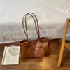 Bolso de Hombro Único de Cuero de Vaca de Flor Entera Curtido Vegetal Otoño/Invierno de Alta Gama Bolso de Axila Simple Moderno Japonés Coreano Bolso de Gran Capacidad para Viaje