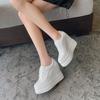 Sapatos Brancos com Salto Ultra Alto de 12cm para Mulheres 2026 Novo Estilo Emagrecedor Aumento de Altura Sapatos Baixos Primavera e Outono Sola Grossa Couro Genuíno Sapatos Casuais de Couro