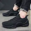 Zapatos de Hombre Estilo Nuevo de Verano Transpirables Malla Tejida Voladora Zapatos Casuales Delgados Zapatos Deportivos para Exteriores Zapatos de Trabajo Negros para Hombre