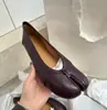 Zapatos de Ballet Plisados MiguaM6 Tabi de Punta Dividida Zapatos Únicos Zapatos de Pezuña de Cerdo Slip-On de Boca Baja Zapatos de Punta Dividida para Mujer