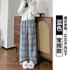 Calça Plaid de Lã Retrô para Mulheres no Outono e Inverno Nova Calça Reta Solta Slim Calça Casual Drapeada Preguiçosa Forrada com Fleece Perna Larga