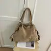 2026 Nova Moda Bolsa de Ombro com Rebites Bolsa Tote de Grande Capacidade para Mulheres Casual de Alta Qualidade Versátil Bolsa de Ombro para o Dia a Dia