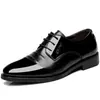 Sapatos de Couro Masculino Transfronteiriços 2024 Novos Jovens Bico Apontado Face Brilhante Sapatos Sociais de Negócios Cadarço Trabalho Sapatos Masculinos