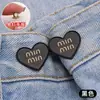Broche de Perla Antirreflejos Sentido Avanzado Nicho Hebilla de Cintura para Pantalones de Mujer Artefacto para la Cintura Pin de Accesorios Fijos para Ropa