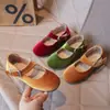 Sapatos Mary Jane de couro para meninas, estilo primavera e outono, sapatos de princesa com sola macia em camurça, sapatos baixos simples para crianças em vermelho, verde e amarelo