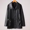 Nova moda feminina europeia e americana para outono e inverno: jaqueta de couro elegante, emagrecedora, com gola alta, de manga comprida, acinturada, de comprimento médio