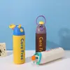 Copo de viagem minimalista em aço inoxidável multicolorido com tampa pop-up de um toque, copo térmico portátil para atividades ao ar livre com canudo, que mantém a temperatura por muito tempo