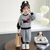 Conjunto Color Block de Gatinho Estilo Coreano para Meninas Primavera/Outono 2026 Nova Moda Infantil Conjunto Elegante de Duas Peças Tendência