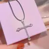 Colar de cruz transfronteiriça novo com zircônia 5A banhado a platina simples brilhante cruz de zircônia colar de estilo antigo médio