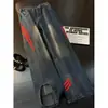 Calça jeans casual masculina nova, moderna e da moda, com modelagem solta, retalhos, desgastada, com design diagonal de três listras contrastantes.