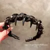 Faixa de cabelo com corrente de strass preto de alto padrão com dentes envolvendo a testa e o topo do crânio, acessório de cabelo elegante para o temperamento
