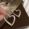 Diseño de Nicho Pendientes de Corazón Esmaltado de Gama Alta Novedad 2025 Pendientes Perlados Suaves Elegantes Tachuelas Ligeras de Lujo