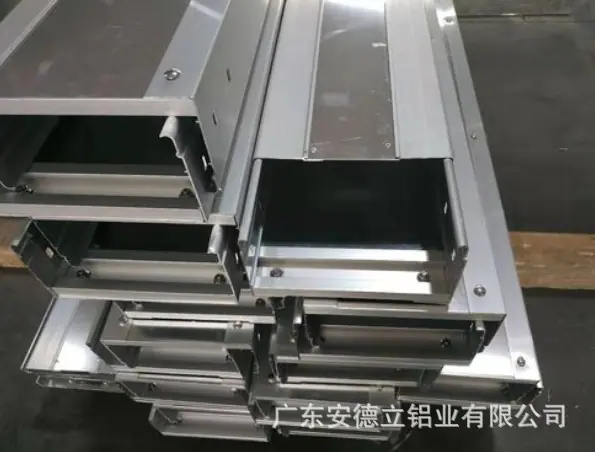 线槽铝桥架1