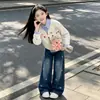 Nueva colección otoño/invierno: Conjunto de dos piezas de estilo coreano, moderno y artístico para niñas, con una sudadera de imitación de dos piezas y pantalones de mezclilla con detalle de lazo