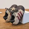 Nova Coleção Primavera e Outono 2026 Sapatos Novos para Bebê Menino Menina Solado Macio Velcro Tênis Esportivo Calçado Infantil Treinamento Alemão