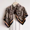 Bufanda de Moda Estilo Europeo y Americano Lujo Ligero Estampada Versátil Bufanda Cuadrada Grande de 90 cm Bufanda de Sarga Protección Solar Cálida Chal Calentador para Mujer