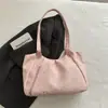 Bolso de hombro grande, de color blanco lechoso suave, con estampado de estrellas - perfecto para salidas diarias, creando un ambiente relajado y elegante