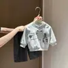 Conjunto de duas peças primavera/outono para bebês e crianças pequenas para meninos, moletom fofo com estampa de desenho animado e conjunto de duas peças com calça de bolinhas